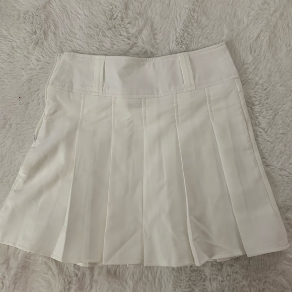White tennis skirt - Picture 1 of 2